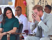 Sering Mesra Saat Makan, Meghan dan Pangeran Harry Tak Akan Diundang Pesta Lagi