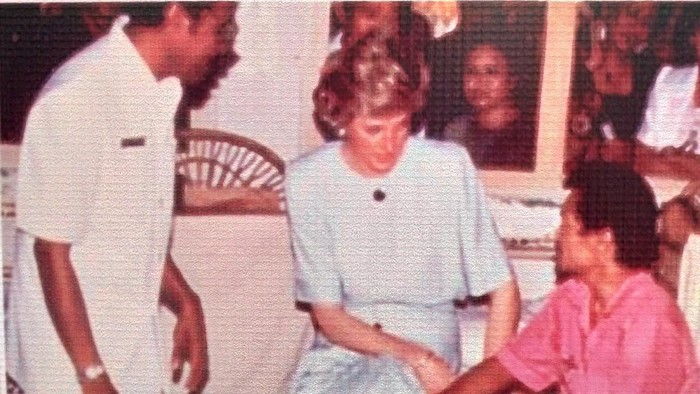 Lady Diana saat kunjungi pasien kusta di Indonesia. (Foto: dok. RS Kusta dr Sitanala Tangerang) Lady Diana saat kunjungi pasien kusta di Indonesia. (Foto: dok. RS Kusta dr Sitanala Tangerang)