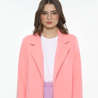 Opsi blazer dengan warna pastel dihadirkan Hattaco. Sporty Luxe Blazer warna Peach berikut sedang diskon dari Rp 329 ribu menjadi Rp 296 ribuan. Luaran berbahan cukup tebal ini cocok dipadukan dengan busana berwarna gelap jika tak ingin tampil terlalu ramai. Foto: Bobobobo