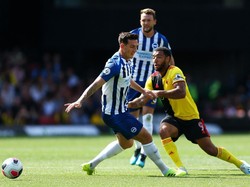 Lewis Dunk menjadi komandan lini belakang Brighton and Hove Albion dan tak cuma sukses membuat timnya clean sheet di markas Watford, namun juga krusial dalam meraih kemenangan telak 3-0. (Foto: Jordan Mansfield/Getty Images)