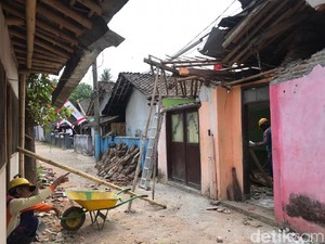 Penjelasan Unej Soal Crane yang Jatuh Timpa Rumah Warga di Jember