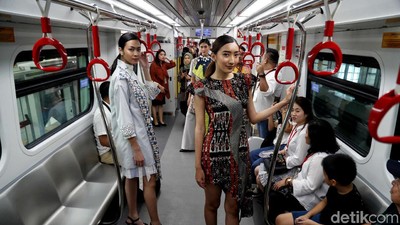 LRT Jakarta Dibajak Model Cantik, Ada Apa?