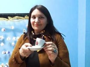 Pencinta Kopi, Wanita Ini Koleksi 3.000 Cangkir Kopi