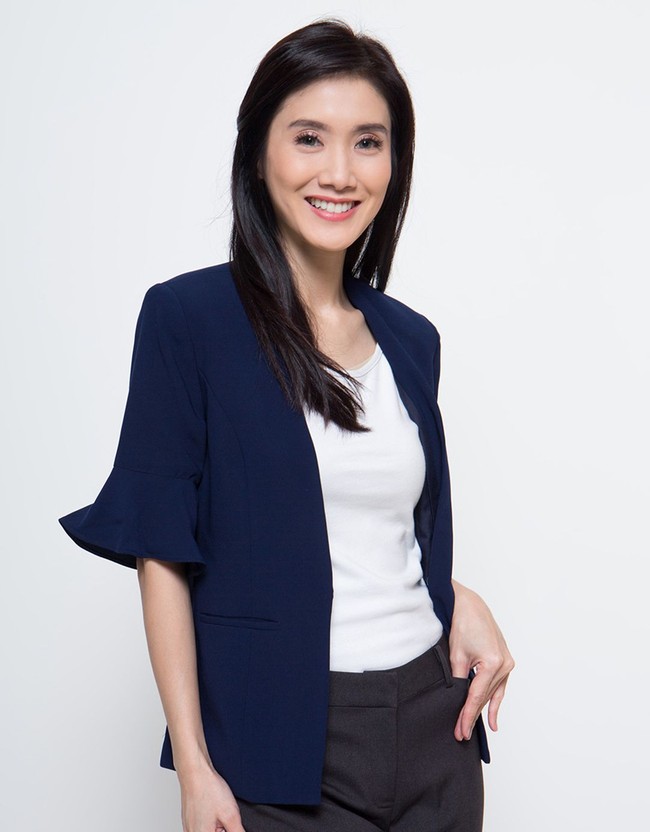 Brand Cardinal Femme menyediakan pilihan blazer menarik dengan detail ruffle di bagian lengannya. Item ini sedang diskon dari Rp 529 ribu menjadi Rp 189 ribu. Foto: Matahari Mall