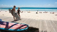 Kota Noosa di Queensland, Australia barangkali belum populer untuk turis Indonesia. Namun di kalangan turis lokal Aussie, Noosa terkenal dengan pantai pasir putih yang cantik (iStock)