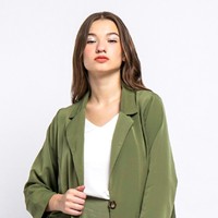 Pilihannya yang juga lebih kasual dan berwarna bisa ditemui di Colorbox. Casual Blazer seharga Rp 229 ribu tersebut cocok diterapkan pada setelan atasan, bawahan, atau dress monokrom. Foto: Zalora