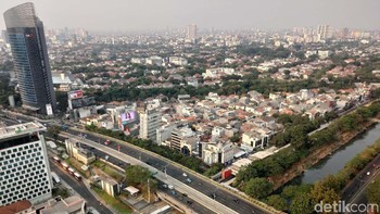 Kota yang berada di Provinsi Kalimantan Barat tersebut menduduki posisi pertama kota yang memiliki kualitas udara terburuk di Indonesia dengan angka kualitas udara sebesar 191. Artinya, kota tersebut ditandai dengan warna merah yang berarti tidak sehat.