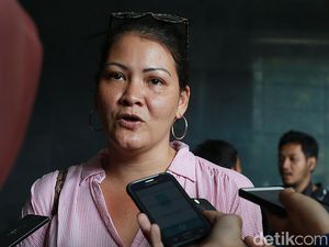 Dampingi BJ Habibie saat Meninggal, Melanie Subono Sangat Berduka