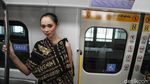 LRT Jakarta Dibajak Model Cantik, Ada Apa?