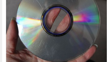 CD kalau sampai baret adalah pertanda buruk. Foto: Bored Panda