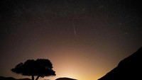 Penampakan hujan meteor ini terlihat di kawasan Mitzpe Ramon, Israel Selatan.