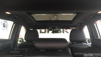 Saat coba diinjak pedal gasnya, mobil langsung melaju dengan konstan, khas akselerasi mobil-mobil listrik. Sayang karena mobil ini belum punya STNK, detikcom hanya bisa mencobanya di sekitar diler DFSK, di kawasan Pondok Indah saja.