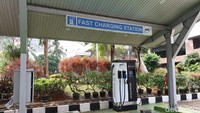 Berbeda dengan SPLU di SPBU Coco Rasuna Said, SPLU yang ada di area gedung BPPT (Badan Pengkajian dan Penerapan Teknologi) Thamrin sudah bisa dimanfaatkan untuk kepentingan masyarakat luas. Foto: Luthfi Anshori