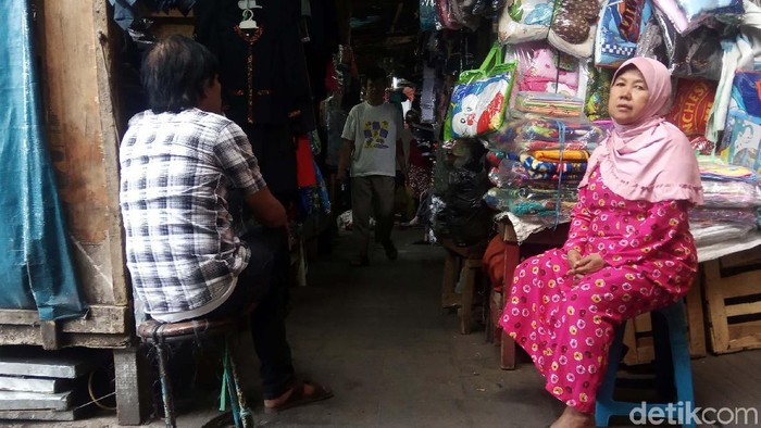 Pemerintah Kota Bandung akhirnya membongkar lapak PKL di Cicadas untuk ditata ulang. Penataan akan dilakukan mulai 15 Agustus mendatang.
