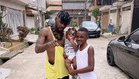 Ucapan duka pun berdatangan dari banyak kalangan seperti Presiden Pantai Gading, Alassane Outarra yang mengatakan DJ Arafat adalah contoh teladan bagi para anak muda yang fokus berkarya di bidang musik. Dok. Instagram/djarafat