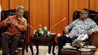 Ketua DPD RI Oesman Sapta Odang (OSO) menemui Tim Kerja Penyiapan Pembangunan Prototipe Pembangunan Listrik Tenaga Nuklir (PLTN) dan Komersialisasinya di Gedung Parlemen, Jakarta, Selasa (13/8/2019).