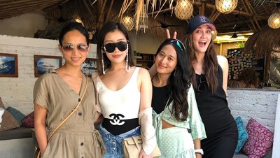 7 Gaya Mewah Sosialita Malaysia yang Kakaknya Digosipkan Pacari Luna Maya