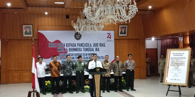 Wiranto Harap Pihak yang Duakan Pancasila Ikuti Ikrar Seperti Eks DI/TII Wiranto Harap Pihak yang Duakan Pancasila Ikuti Ikrar Seperti Eks DI/TII