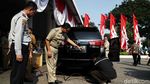 Anies Pantau Uji Emisi Kendaraan di Balai Kota