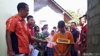 Siti Wakidah diketahui memiliki tiga orang anak. Anak pertama, F (korban) merupakan hasil perkawinan dengan suaminya terdahulu. Kemudian bersama suaminya saat ini, Iwan memiliki dua orang anak.