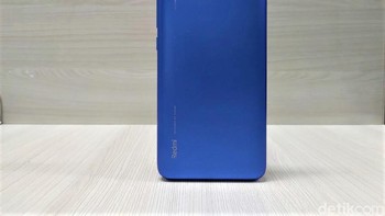 Cangkang belakang Redmi 7A mengusung material plastik. Foto: Adi Fida Rahman/detikINET