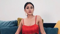 Selain sebagai model, Mutia Ayu juga berprofesi sebagai penyanyi dangdut. Dok. Instagram/mutia_ayuu