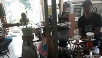 Ada juga permintaan yang tidak bisa layani, seperti dari Puertorico, Meksiko, UK, dari Amerika juga sempat beberapa kali ngontak kita tapi terkendala dengan biaya kirim dan packaging, katanya.