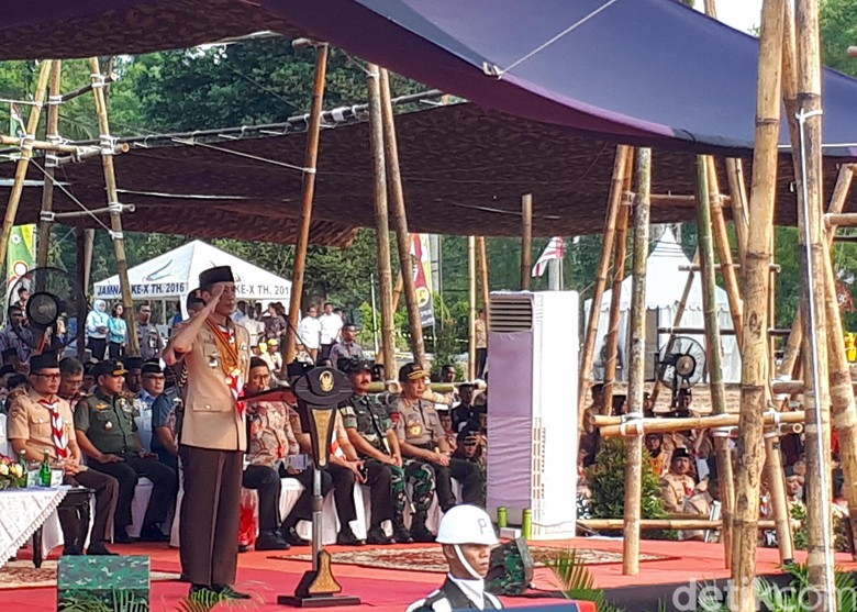 Upacara Peringatan Hari Pramuka, Jokowi Dianugerahi Tunas Kencana Upacara Peringatan Hari Pramuka, Jokowi Dianugerahi Tunas Kencana