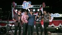 Keseruan band lawas yang liriknya menyentil dan jenaka. Foto: Asep Syaifullah/detikHOT