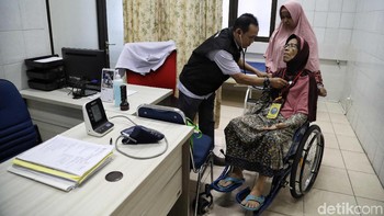 Masing-masing, menu Ladies Call dapat memfasilitasi lansia dan disabilitas untuk melakukan konsultasi melalui aplikasi.
