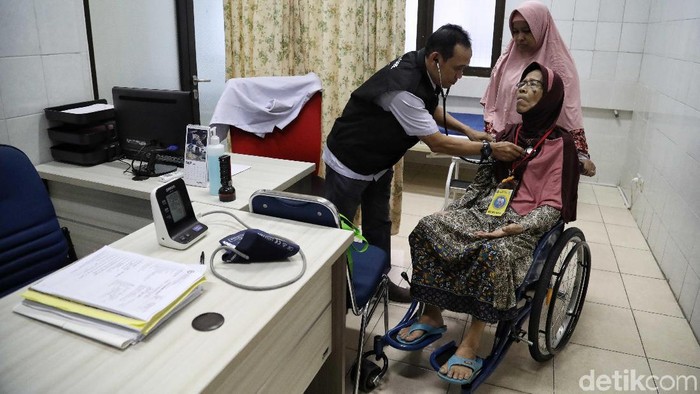 Aplikasi e-Ladies memudahkan layanan bagi penyandang disabilitas dan lansia untuk memeriksakan kesehatannya.