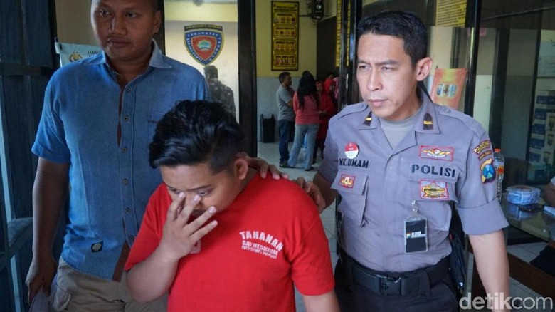 Tukang Bakso yang Jual Istri Mengaku Tidak Menikmati Sensasi Threesome Tukang Bakso yang Jual Istri Mengaku Tidak Menikmati Sensasi Threesome