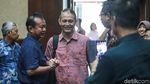 Ekspresi Eks Direktur Krakatau Steel saat Jalani Sidang Perdana