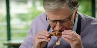 Pertama dalam Hidup, Akhirnya Bill Gates Masak Ayam Panggang Sendiri!