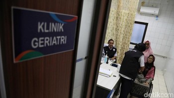 RSUD Tugu Koja juga memiliki klinik Geriatri yang khusus melayani pasien lansia dan disabilitas dengan beberapa ekstra pelayanan yang sangat memanjakan para pasien lansia yang memeriksa kesehatan di rumah sakit tersebut. 