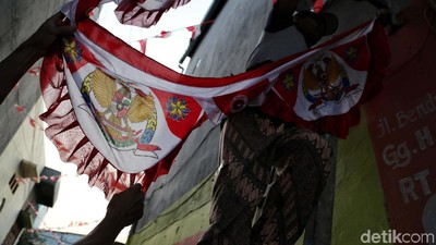 Antusias Warga Rawa Badak Sambut HUT RI