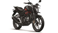 Pada warna Macho Black, tampilan Honda CB150R StreetFire hadir dengan desain stripe garis tajam yang simpeluntuk memperkuat konsep Enhanced Sporty yang lekat dengan aktivitas anak muda. Foto: Dok. AHM