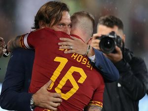 Pjanic Gagal Paham dengan Perlakuan Roma ke Totti-De Rossi