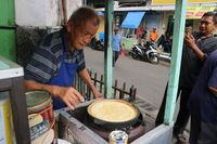 martabak manis encek ramai pelanggan