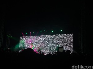 LANY Tutup Konser Dengan I Love You So Bad