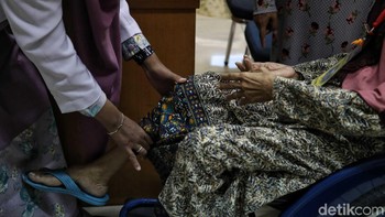 Kategori lansia disini mencakup umur minimal 60 tahun.