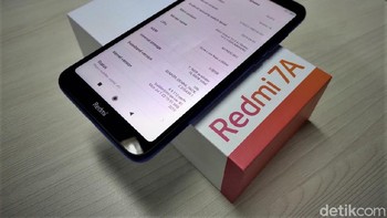 Untuk dapur pacunya dibenamkan Snapdragon 439 dan GPU Adreno 50. Xiaomi turut menyertakan RAM 2 GB dan ROM 16 GB. Foto: Adi Fida Rahman