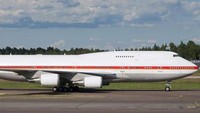 Ditawarkan secara online, adalah Japanese Air Force One yang diproduksi oleh Boeing dengan jenis 747-400 (Controller)  