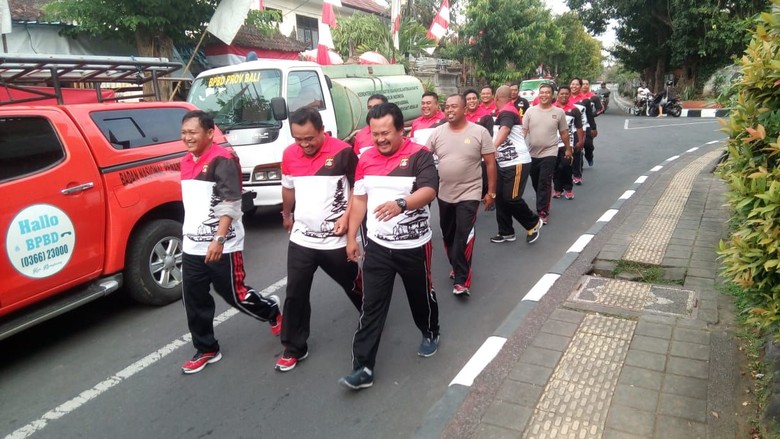 Kegemukan, Puluhan Polisi di Bali Dilatih Turunkan Berat Badan Kegemukan, Puluhan Polisi di Bali Dilatih Turunkan Berat Badan