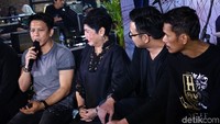 Tak banyak yang tahu ternyata Uki bagaikan engineer dalam produksi album NOAH dan tetap terlibat hingga album terakhir rampung. Pool/Palevi S/detikFoto.