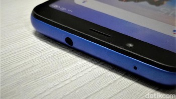 Bagian atas terdapat port jack audio 3,5 mm. Foto: Adi Fida Rahman