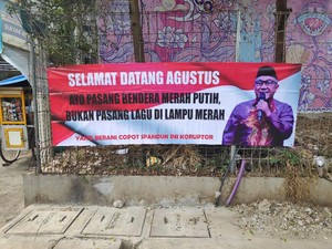 Ada Spanduk Tolak Lagu Lampu Merah di Depok, Nantang yang Berani Copot