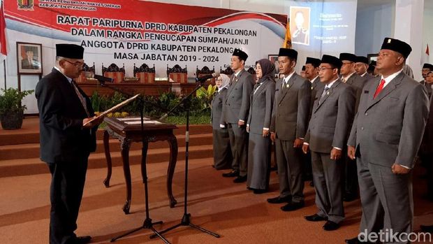 Pelantikan anggota DPRD Pekalongan