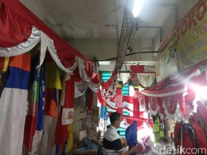 Pedagang Pernak-pernik 17-an Ngeluh Order Turun 50%