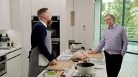 Pertama dalam Hidup, Akhirnya Bill Gates Masak Ayam Panggang Sendiri!